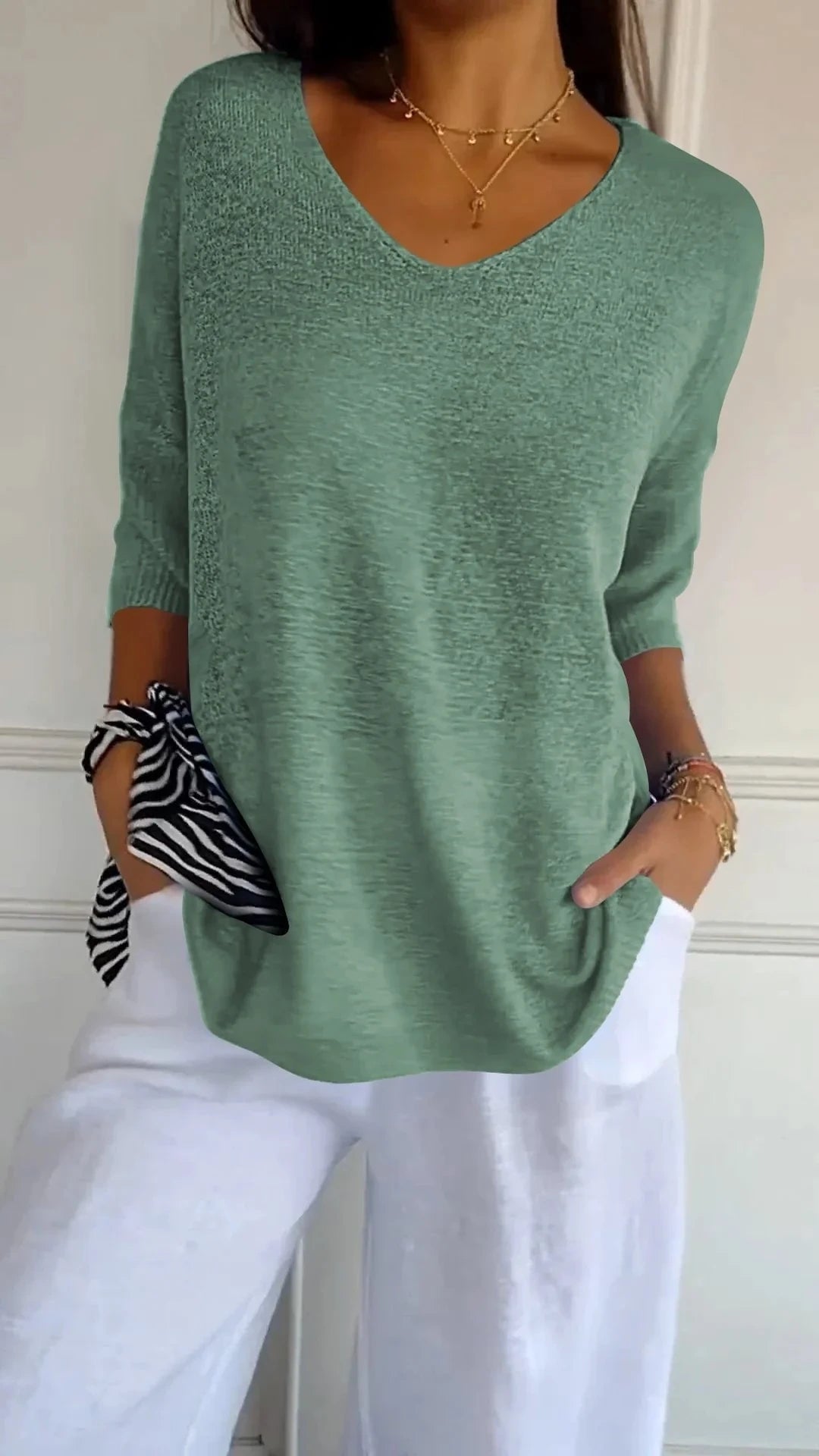 Blusa Luna verde com caimento leve e soltinho — Miralleve